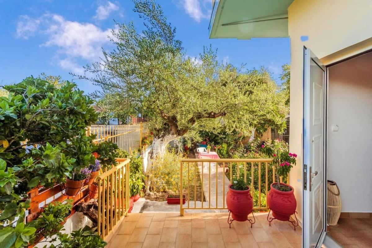 Summer Rose Garden Getaway - A Step To The Beach Kalamata Exteriér fotografie