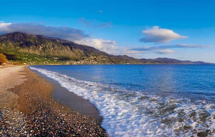 Summer Rose Garden Getaway - A Step To The Beach Kalamata Exteriér fotografie